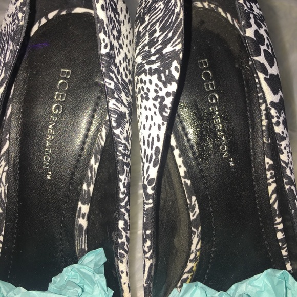 BCBG Floral Peep Toe Heels EUC - Picture 3 of 7